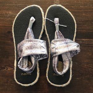 Ganika Yoga Mat Sandal Snake Silver